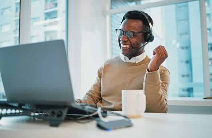 Prise en contact image article Prise de contact et établissement d’un premier lien professionnel dans un bureau moderne